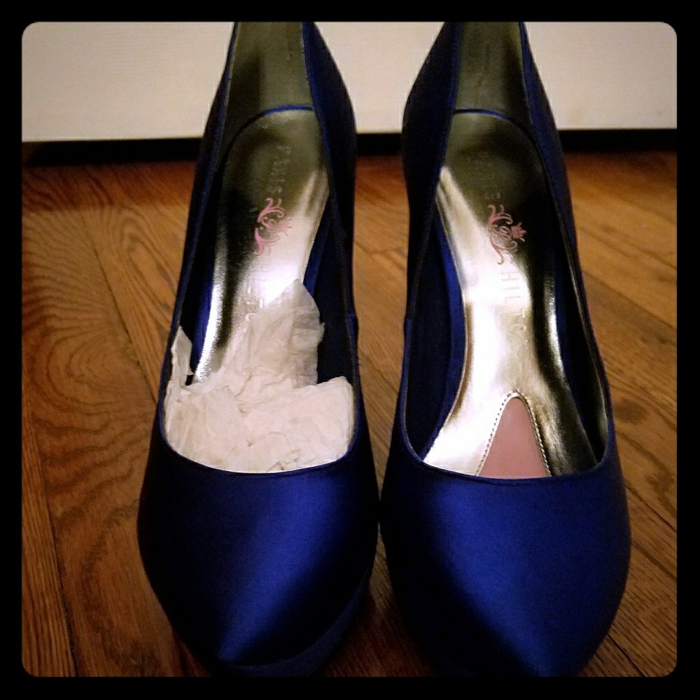EUC size 8 Paris Hilton heels